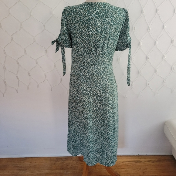 Commense Cottagecore Dress • Green & White Floral • Size Medium - Picture 4 of 8